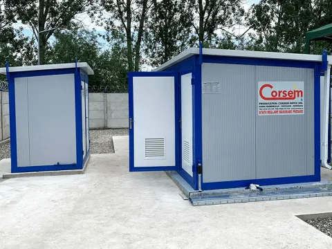 Containerele stației de reglare-măsurare din Moara, cu ușile deschise